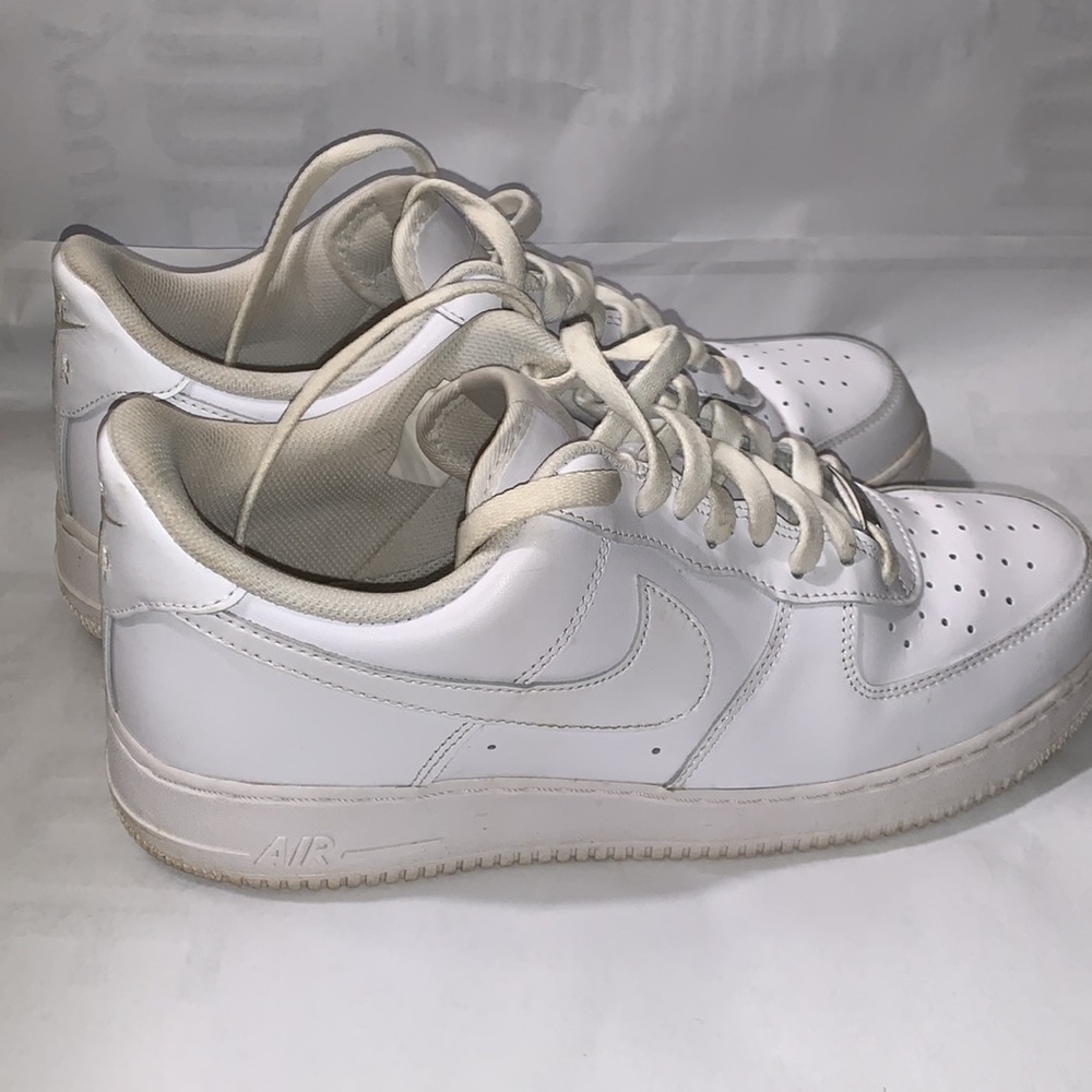 Sneakers - Picture 2 of 5